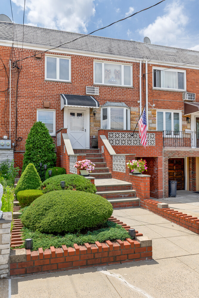 61-18 69th Lane Middle Village Queens NY 11379