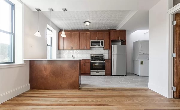 6 Charlotte Street, #2