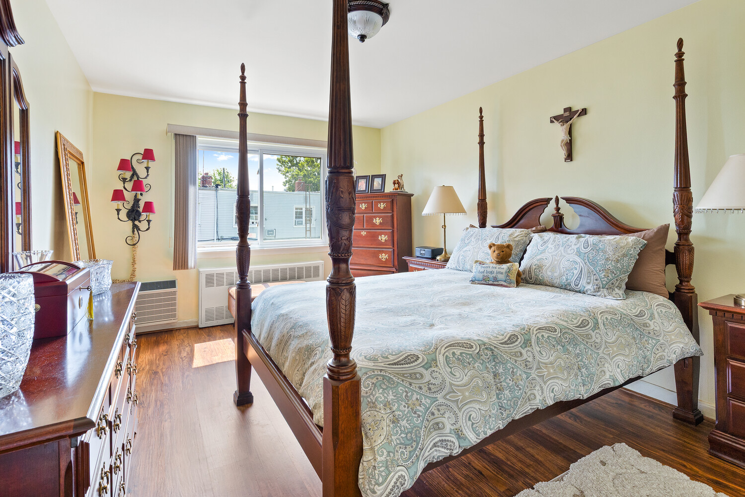 61-18 69th Lane Middle Village Queens NY 11379